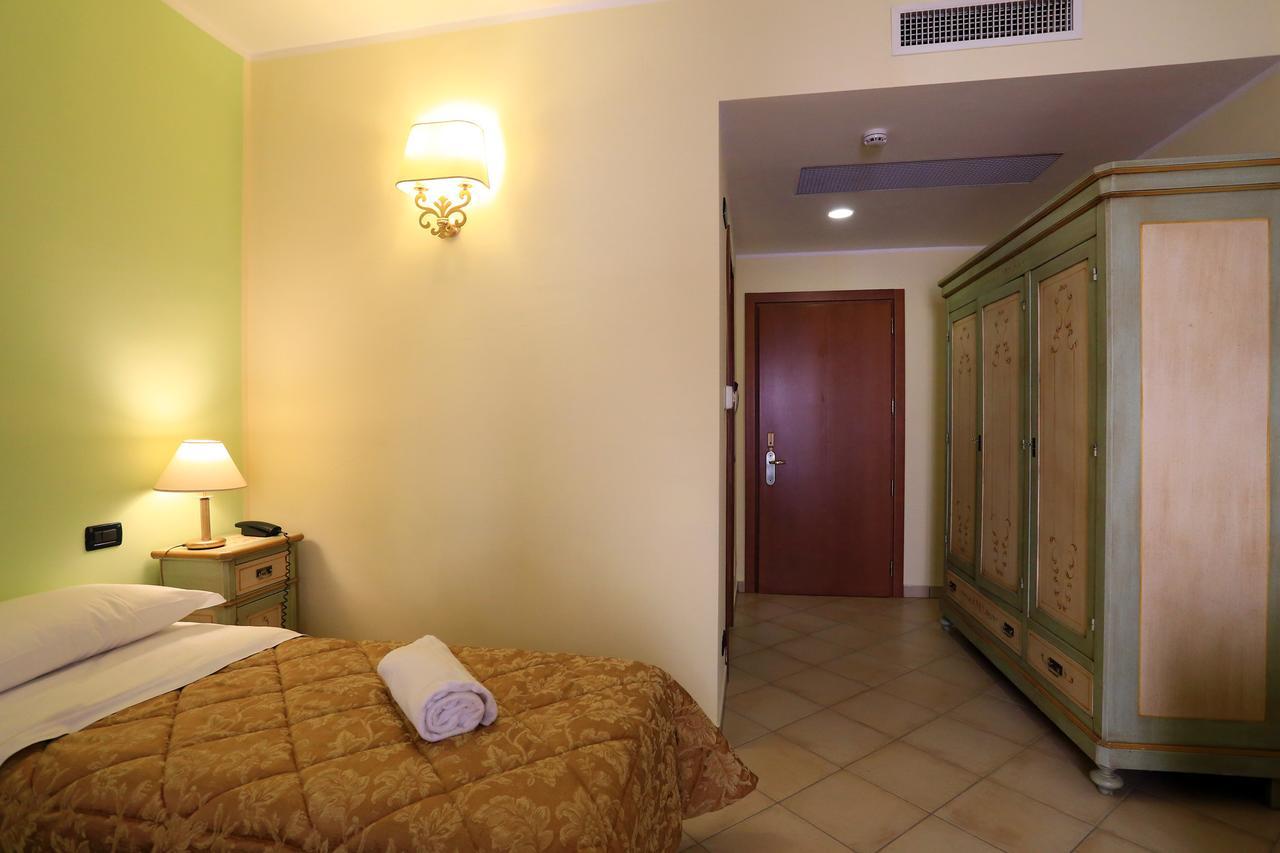 Hotel L'Aquila Exterior photo
